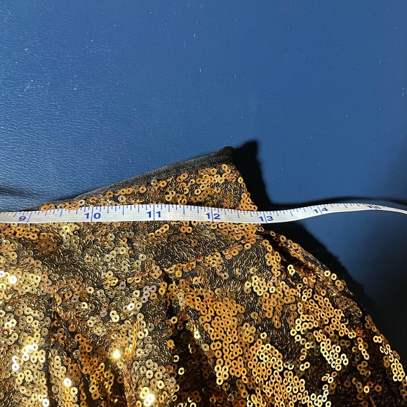 Small Gold Sequined Skirt - Picture 6 of 9